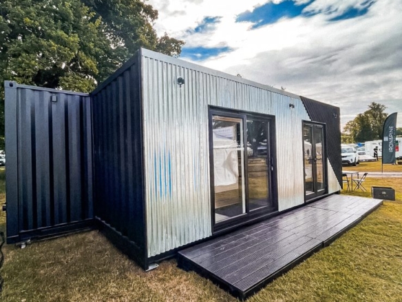 f018619a f33b 44a2 909e e6538bb34bda 739x1000 1